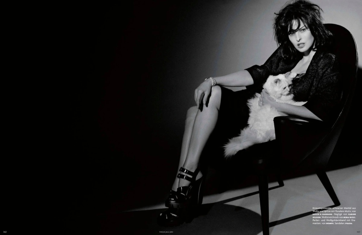 3-linda-evangelista-by-karl-lagerfeld-for-vogue-germany-july-2013-4