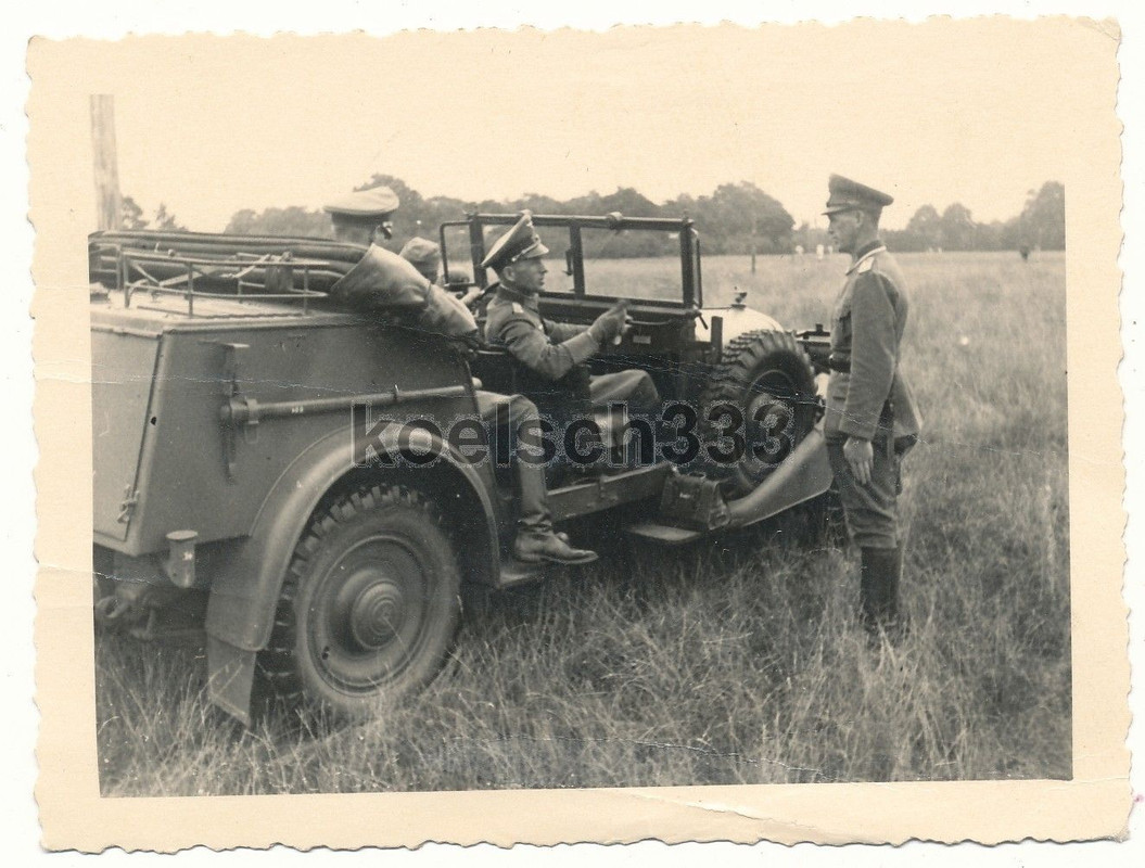 Foto Offiziere der Wehrmacht im Horch Kübelwagen