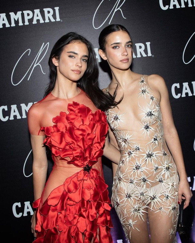 [Εικόνα: campari-event-renee-elisha-v0-3p0s6ttk743d1.jpg]