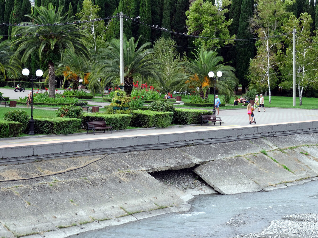 Набережная речки