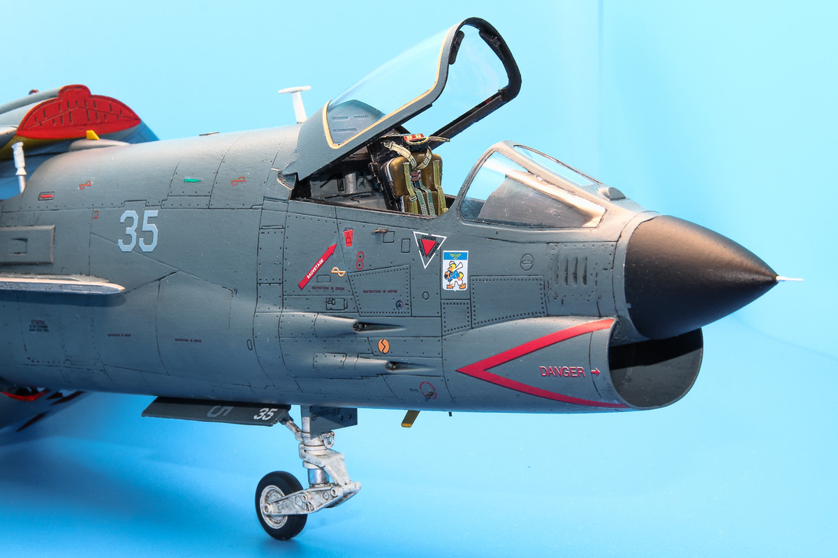 [Trumpeter] Vought F-8P Crusader 1/32 IMG-2907