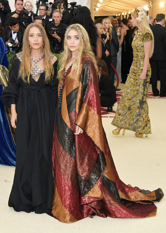 Ashley Olsen Heavenly Bodies Fashion Catholic LMsD7XyGAO0x
