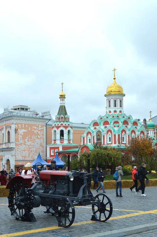 Золотая осень возле стен Кремля. 