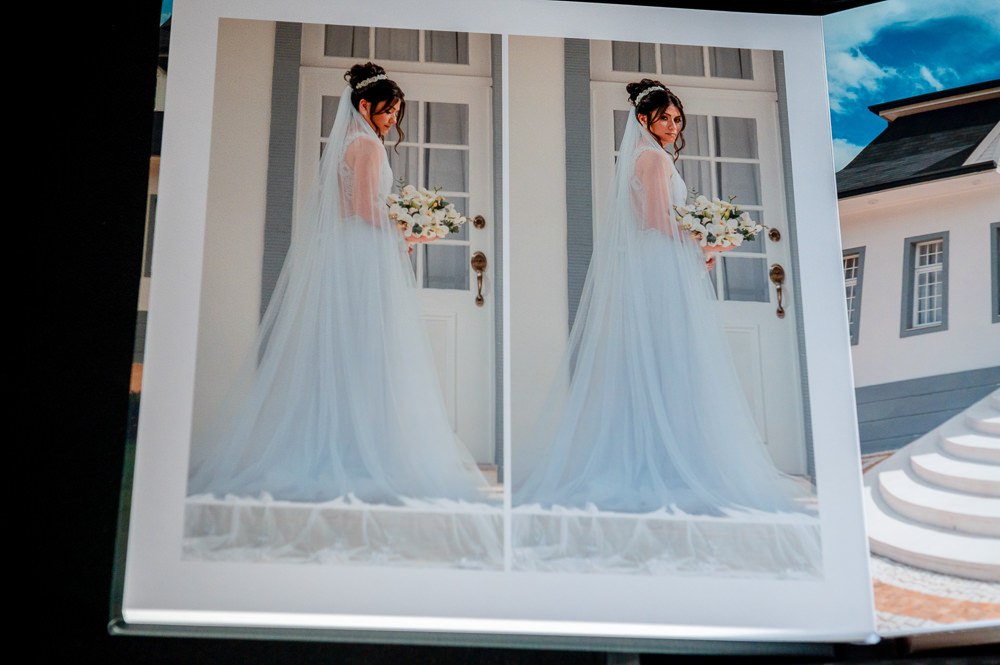 Parte interna de álbum de casamento com páginas claras