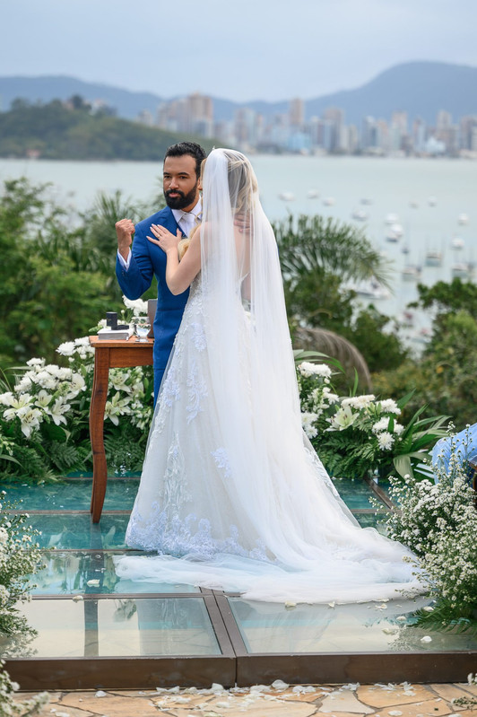 Cerimônia de casamento com vista para o mar