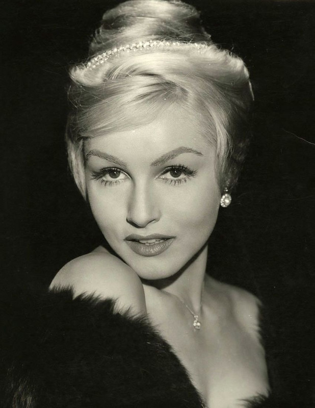 Julie_Newmar_mb96