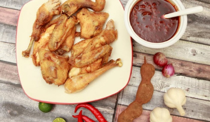 Sajian Ayam Goreng Berkah, rekomendasi kuliner malam di Jakarta Selatan yang patut dicoba. Lokasinya dekat hotel hingga tempat sewa motor.