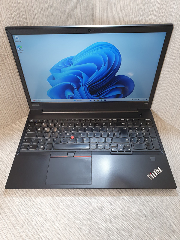 Lenovo ThinkPad E590 i5-8265U @ 1.6GHz 8GB DDR4 256GB NVMe SSD