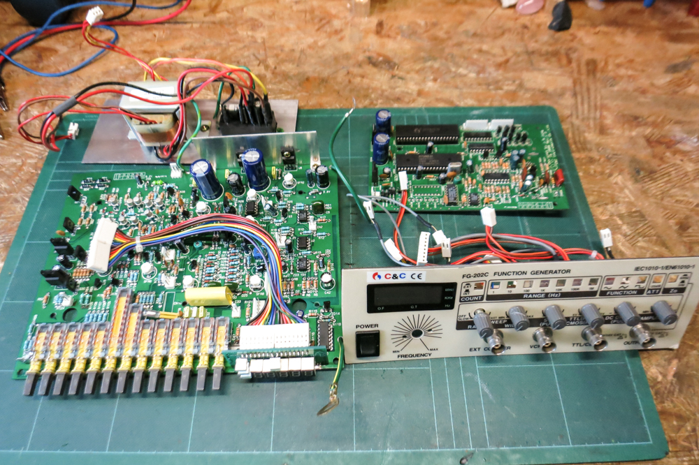[Bild: Funkgenerator-jcs-0001.jpg]