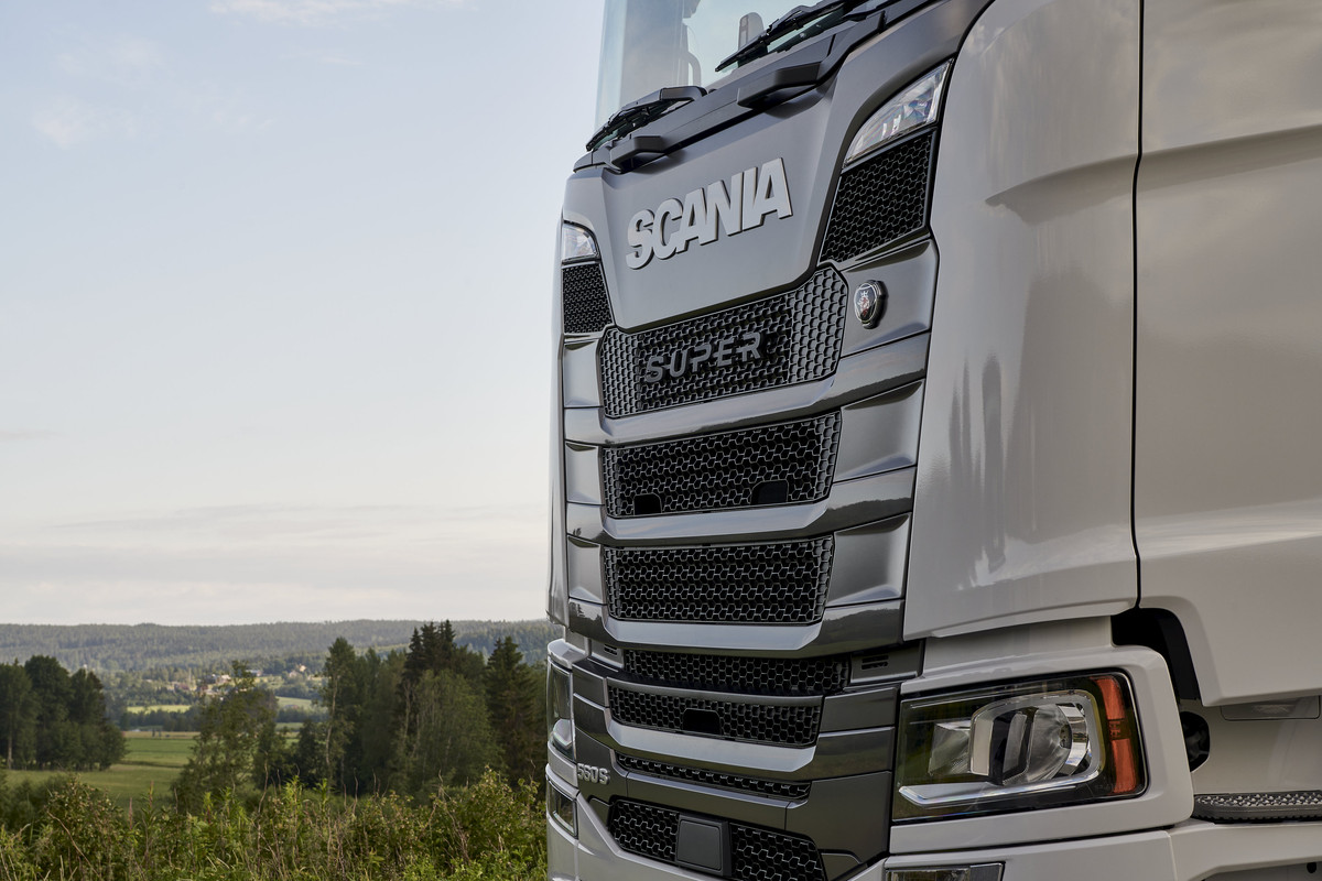 Scania-560-S-001.jpg