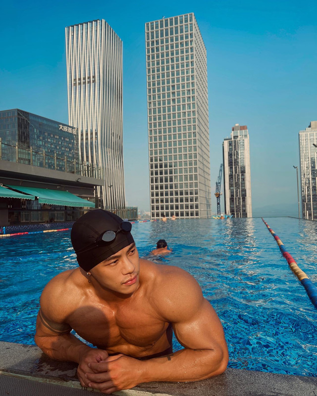 Photo by E  V  Λ  Ν on October 04, 2022.