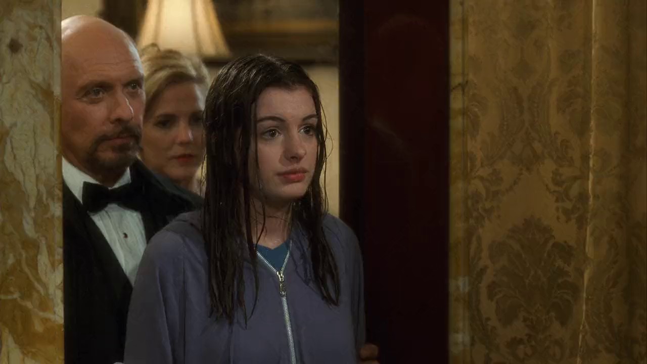 The-Princess-Diaries-2001-Hindi-English-Blu-Ray-720p-x264-AVC-AAC-6ch-ESub-mkv-0006