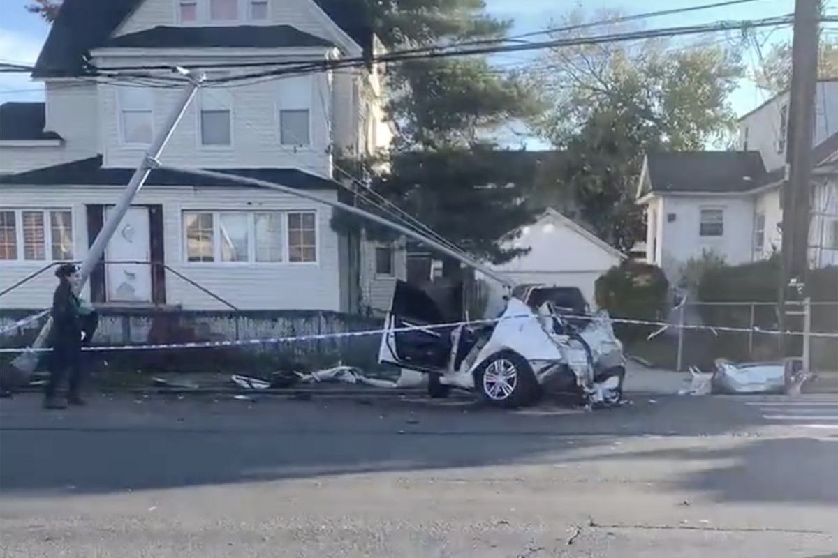 High-speed Queens crash kills driver