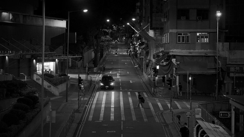 black-and-white-8090126-1280.jpg