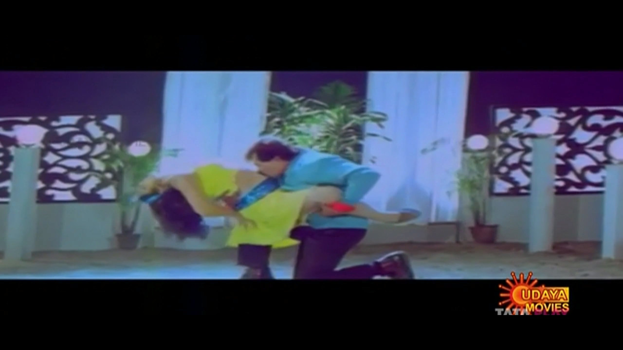 Dolly Minhas Hot CRG.mp4_20240727_145445.086