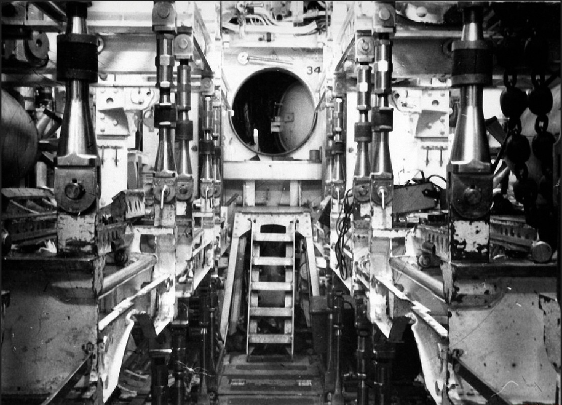 HMS Narwal (S.03)-11