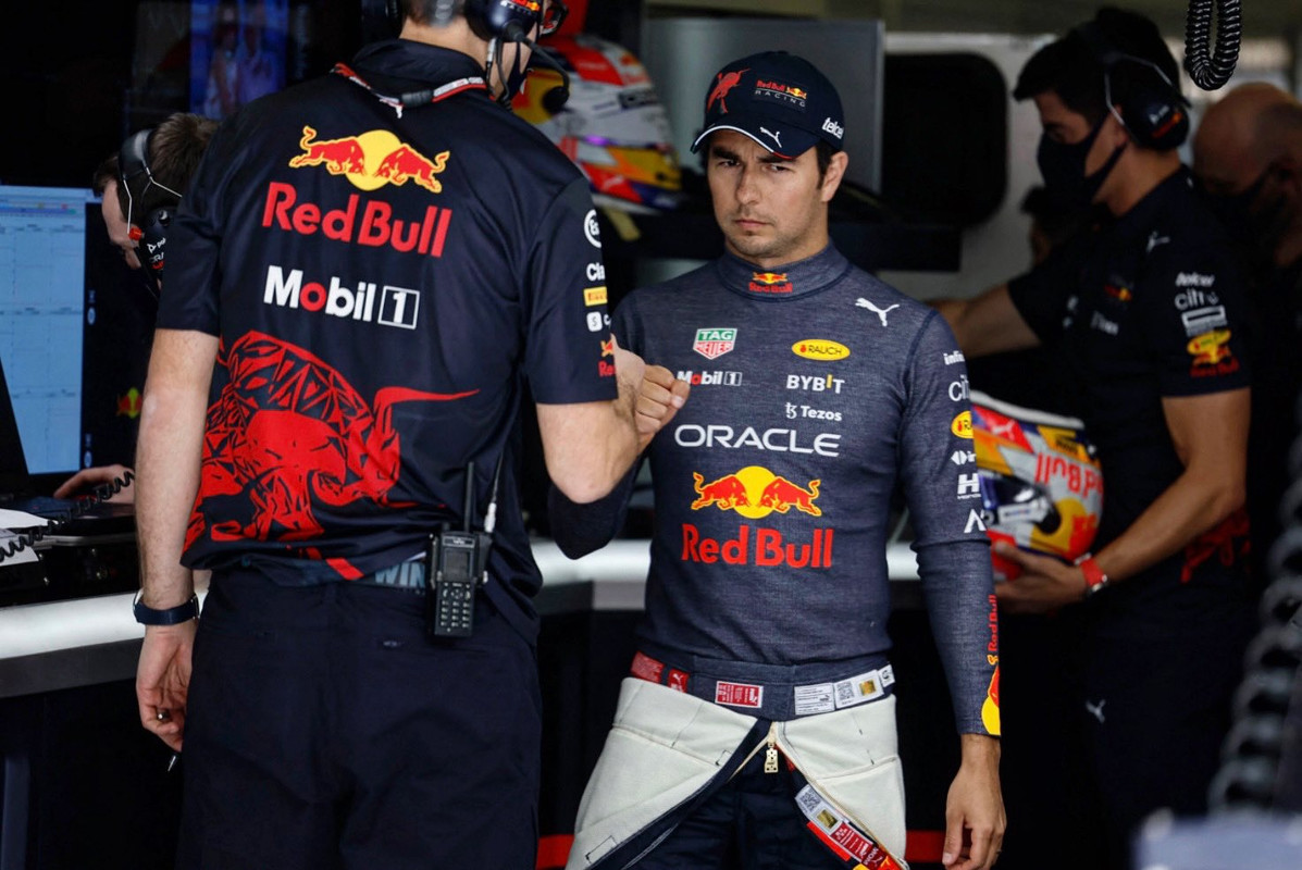 Checo Pérez arrancará tercero en el GP de Australia; Leclerc se llevó la Pole