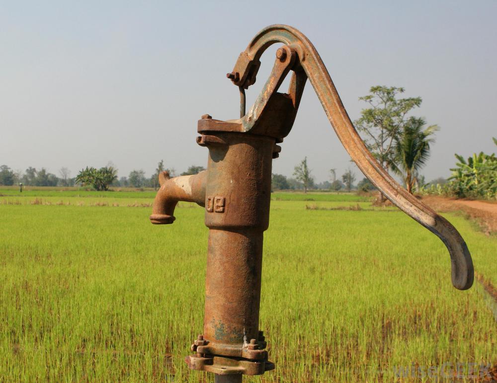 irrigation-pump-near-grass