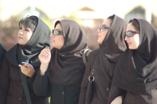 http://www.iran.it/uploads/images/donne_iraniane.jpg
