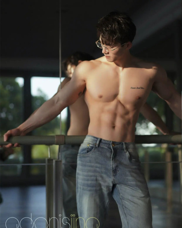 Photo by 幼儿园的c老师 on January 08, 2024. May be an image of 1 person and body building.