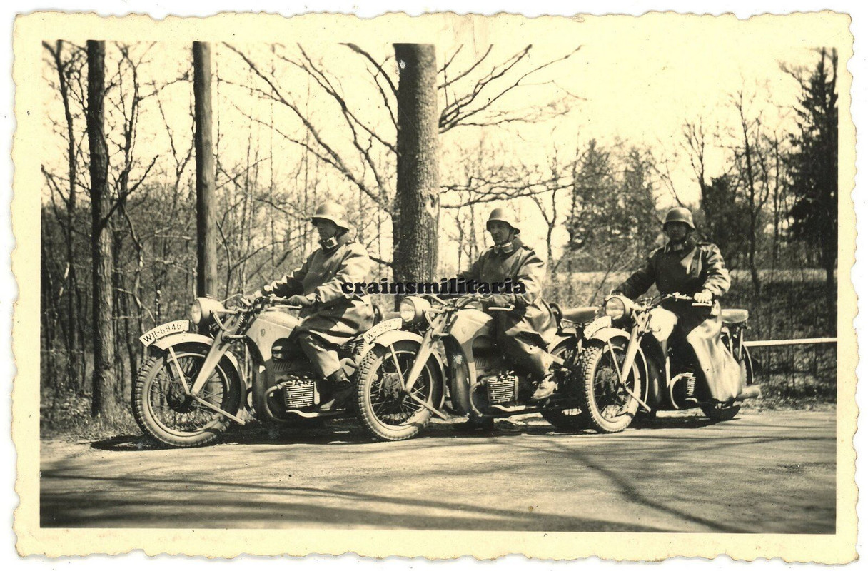 Orig. Foto Zündapp Kradmelder Pz.Abt.65 m. Motorrad Mantel im SENNELAGER 1938