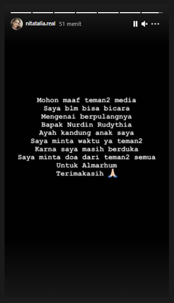 Nita Thalia meminta doa untuk almarhum Nurdin Rudythia, mantan suaminya
