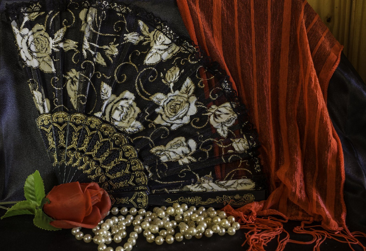 red-scarf-fan-beads.jpg