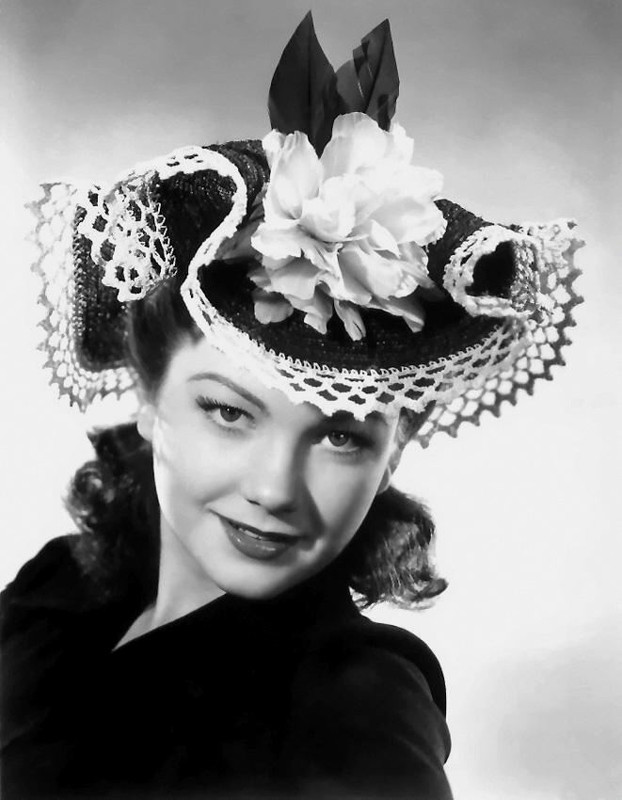 Anne_Baxter_a08