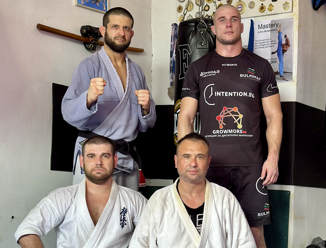 Мартин Калчев води двама бойци на Световното по ашихара в Турция