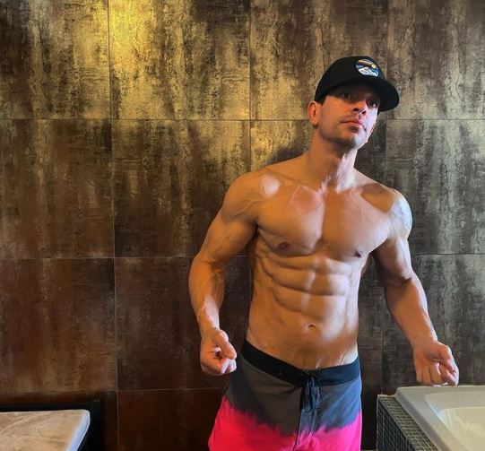 Yahir podría abrir su cuenta de OnlyFans, ¿Le hará la competencia a su hijo?