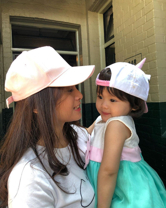Tak ingin kehilangan momen, 7 seleb ini asuh anak tanpa babysitter