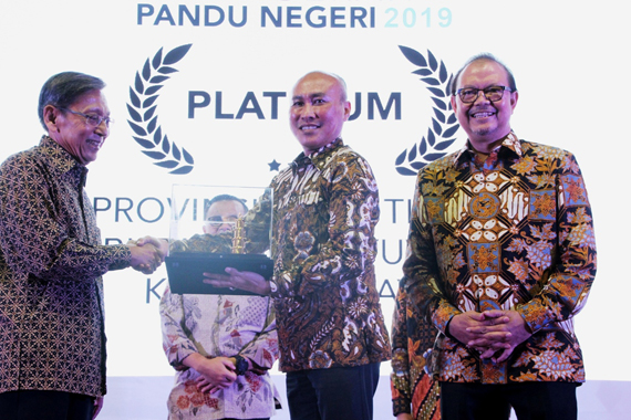 Pemprov Jatim Raih Penghargaan APN 2019 Sebagai Provinsi Dengan Tata Kelola Pemerintahan Terbaik