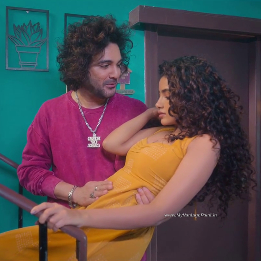 yellow-dress-look-of-anupama-parameswaran-in-tillu-square-2024