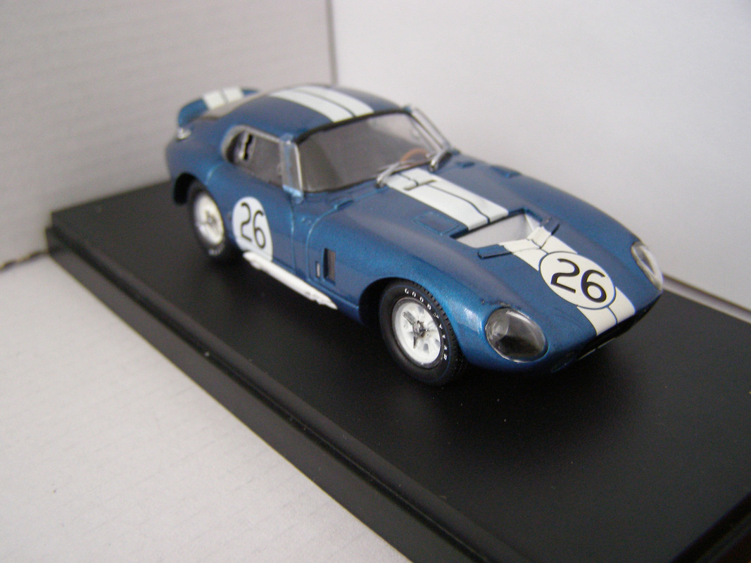 Kyosho Shelby Cobra Daytona coupe winning 1965 (8)