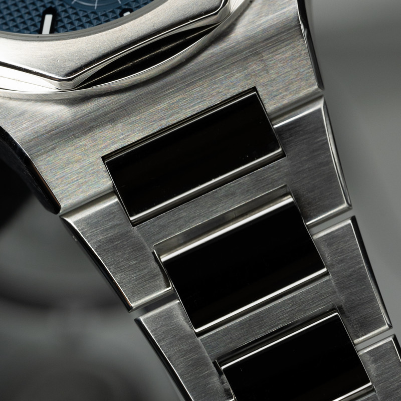 Girard-Perregaux Laureato Chronograph 42 - Image 11