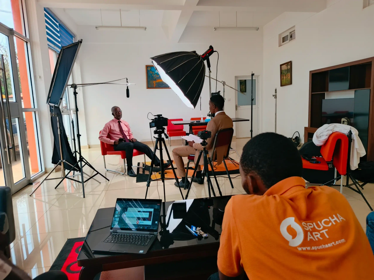 Tournage d'une interview professionnelle par Spucha Art