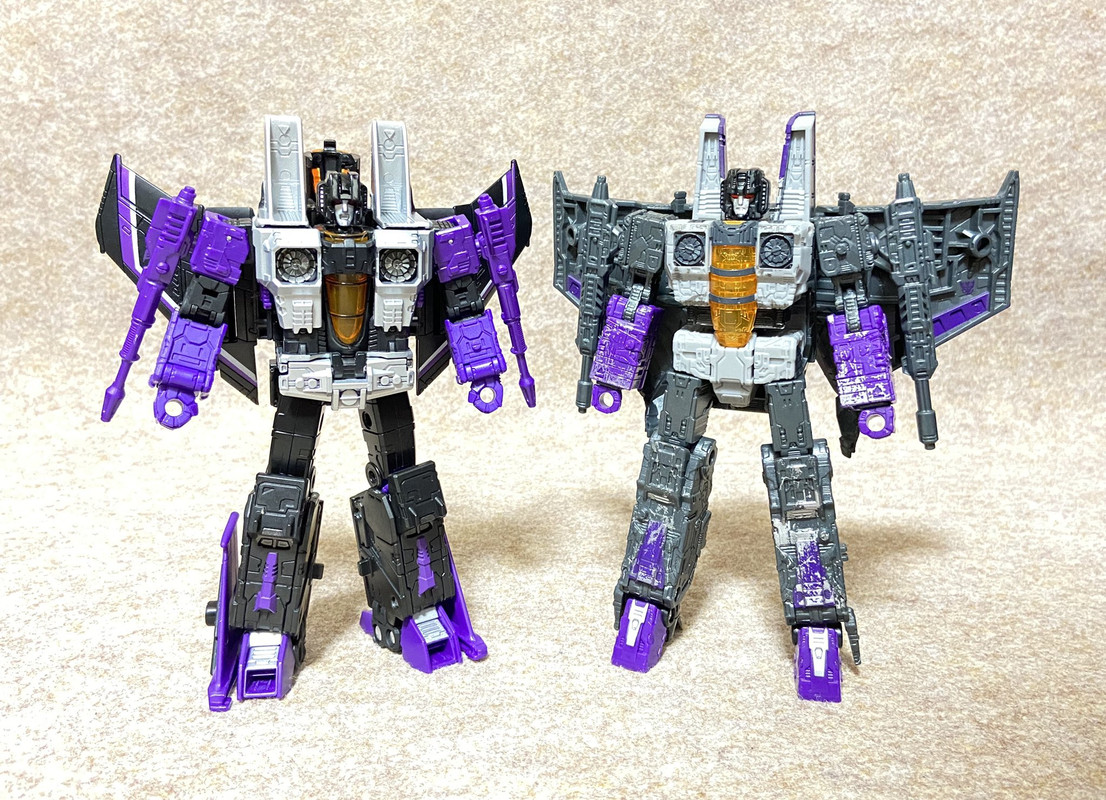 Earthrise-Thundercracker-Skywarp-09