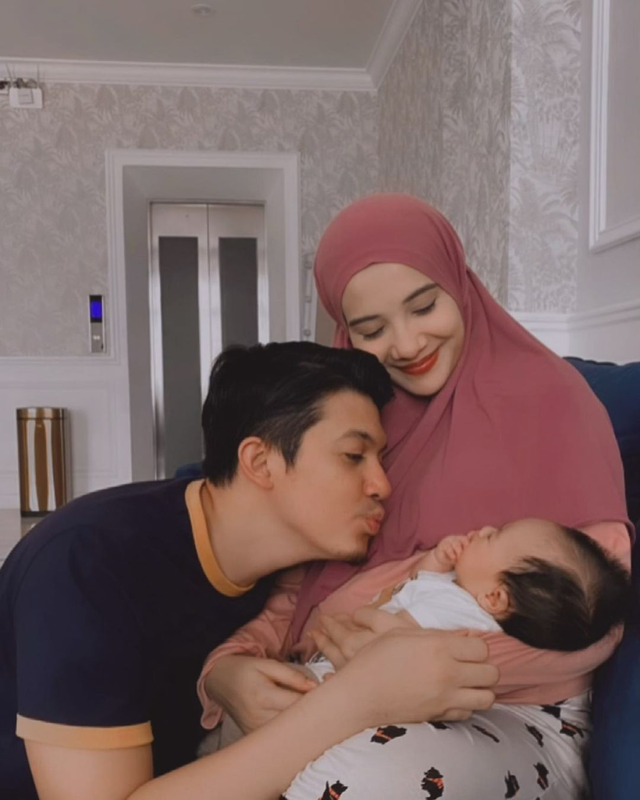 Terbongkarnya Kehidupan Bayi Tabung Zaskia Sungkar: Kisah Menyentuh Hati Yang Menginspirasi Gegara Pamer Gendong Bayi, Zaskia Sungkar Dikira Sudah Lahiran, Istri
