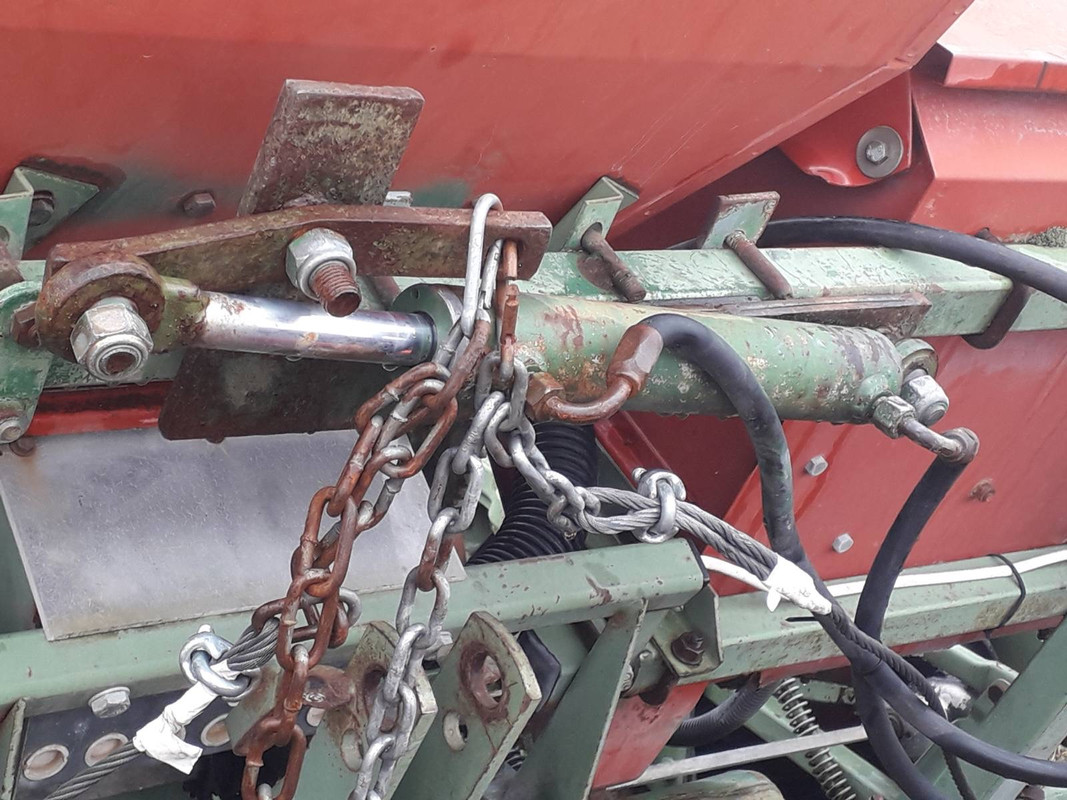 7CC126A4-E7AA-47A3-9FD9-C99CDB70017A