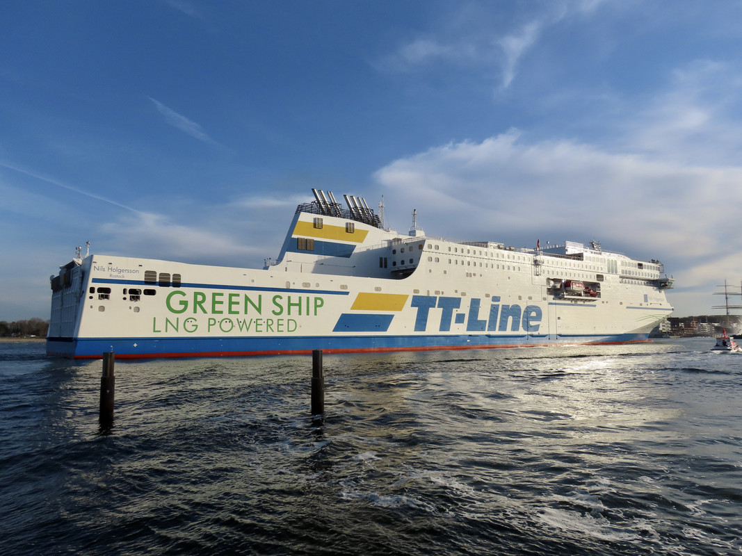 FD6B8714-E018-4420-AD44-E0F830A4786D