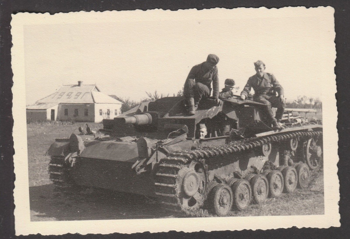 Panzer mit geöfneter Seitenwand Frankreich1