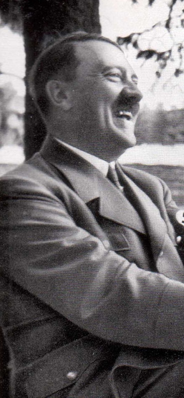 hitler-junto-a-su-me-dico-personal.jpg