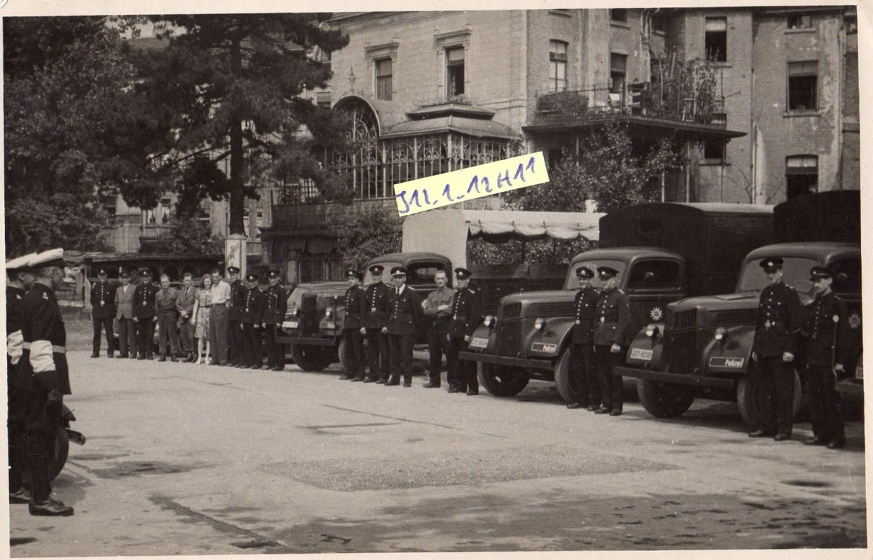 Foto Postkartengrösse Deutsche Polizei Kriegszei