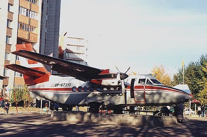 Томск. Л-410