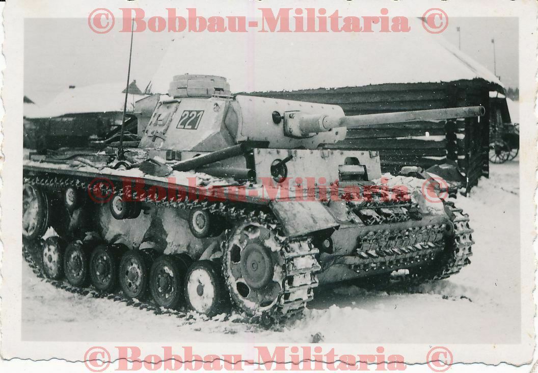 Russland Panzerkampfwagen III weiße Wintertarnung Panzer 3 Turmnummer 221