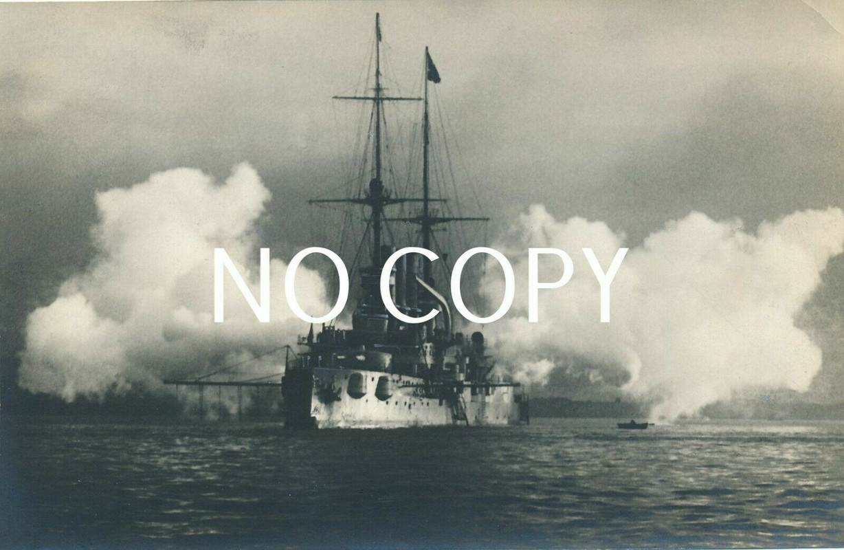 Foto WK1 Salutschüsse Kriegsschiff vor Kiel Deutschland C 1.15