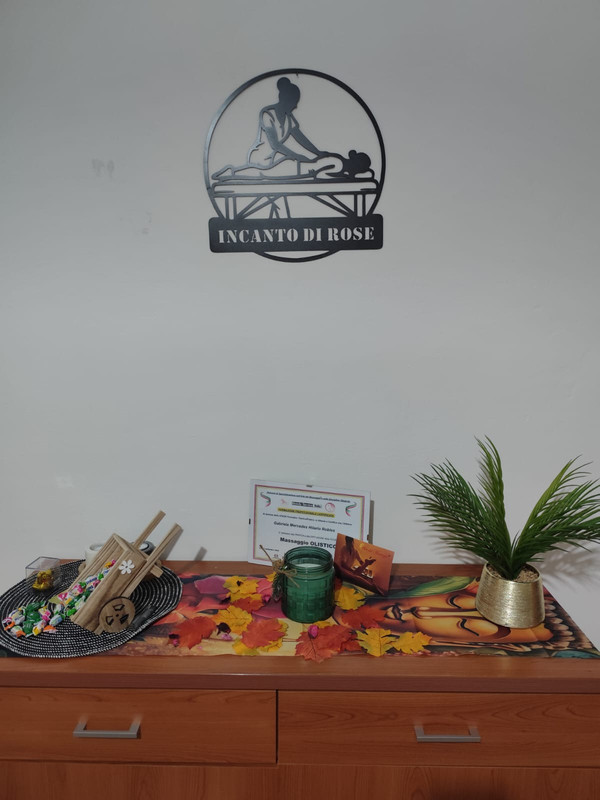 Sala massaggi con lettini