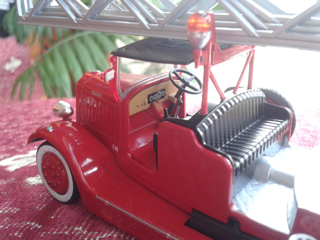 1939 Delahaye Type 103 con escalera Magirus hidráulica TTL de 26 metros “Bomberos del Principado de 