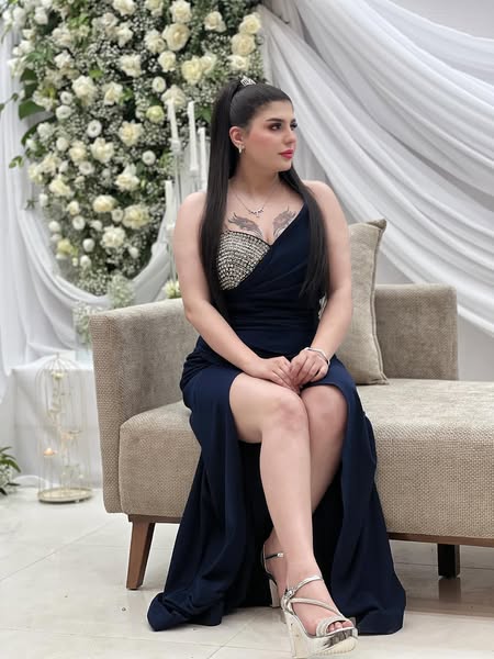 بعيونها الجذابة التي قررت وضعها كـوشم في مكان ملفت 552212186-774535408669471-3900891858403615408-n