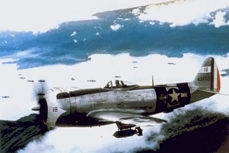 Un caza P-47D de la FAM sobrevolando las Filipinas, 1945